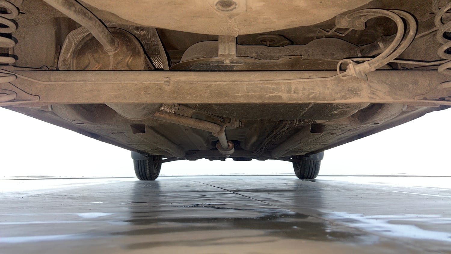 Used 2017 Renault Kwid RXT Petrol Manual extra REAR UNDERBODY VIEW (TAKEN FROM REAR)
