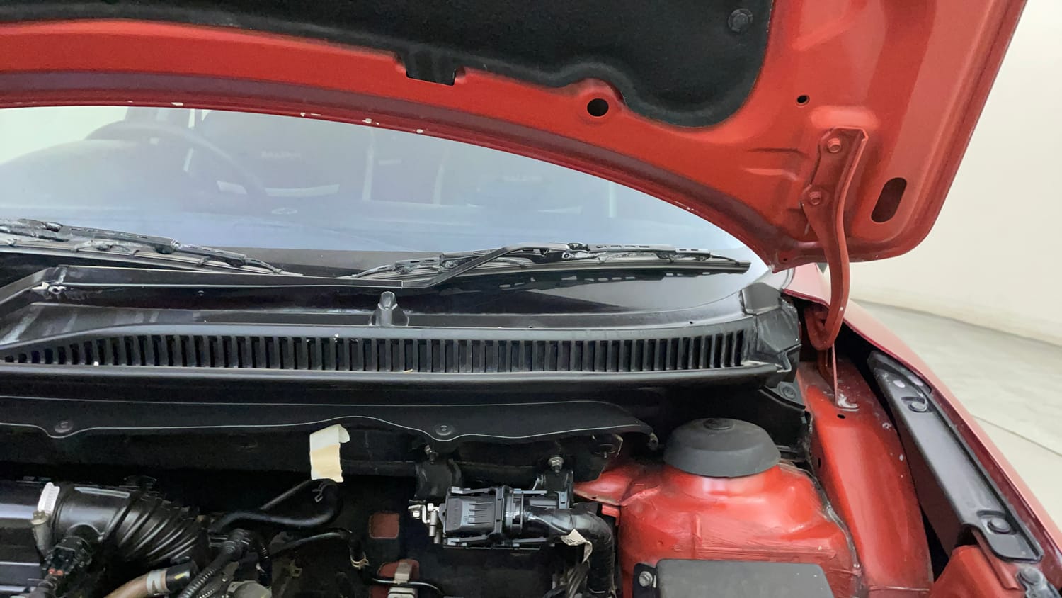 Used 2019 Maruti Suzuki Baleno Zeta Petrol Manual engine ENGINE LEFT SIDE HINGE & APRON VIEW