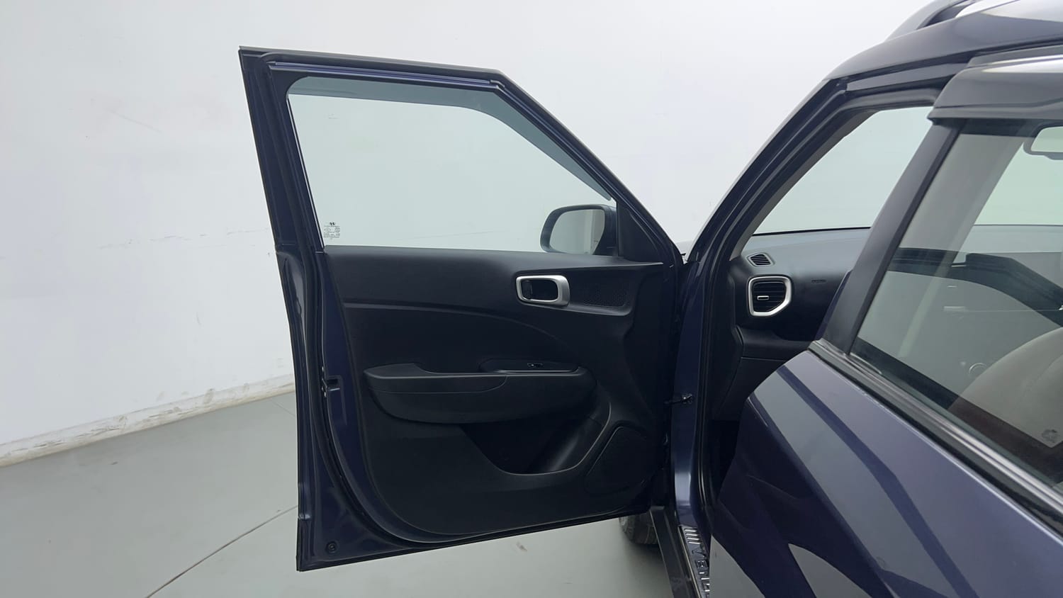 Used 2020 Hyundai Venue SX Plus 1.0 Turbo DCT Petrol Automatic interior LEFT FRONT DOOR OPEN VIEW