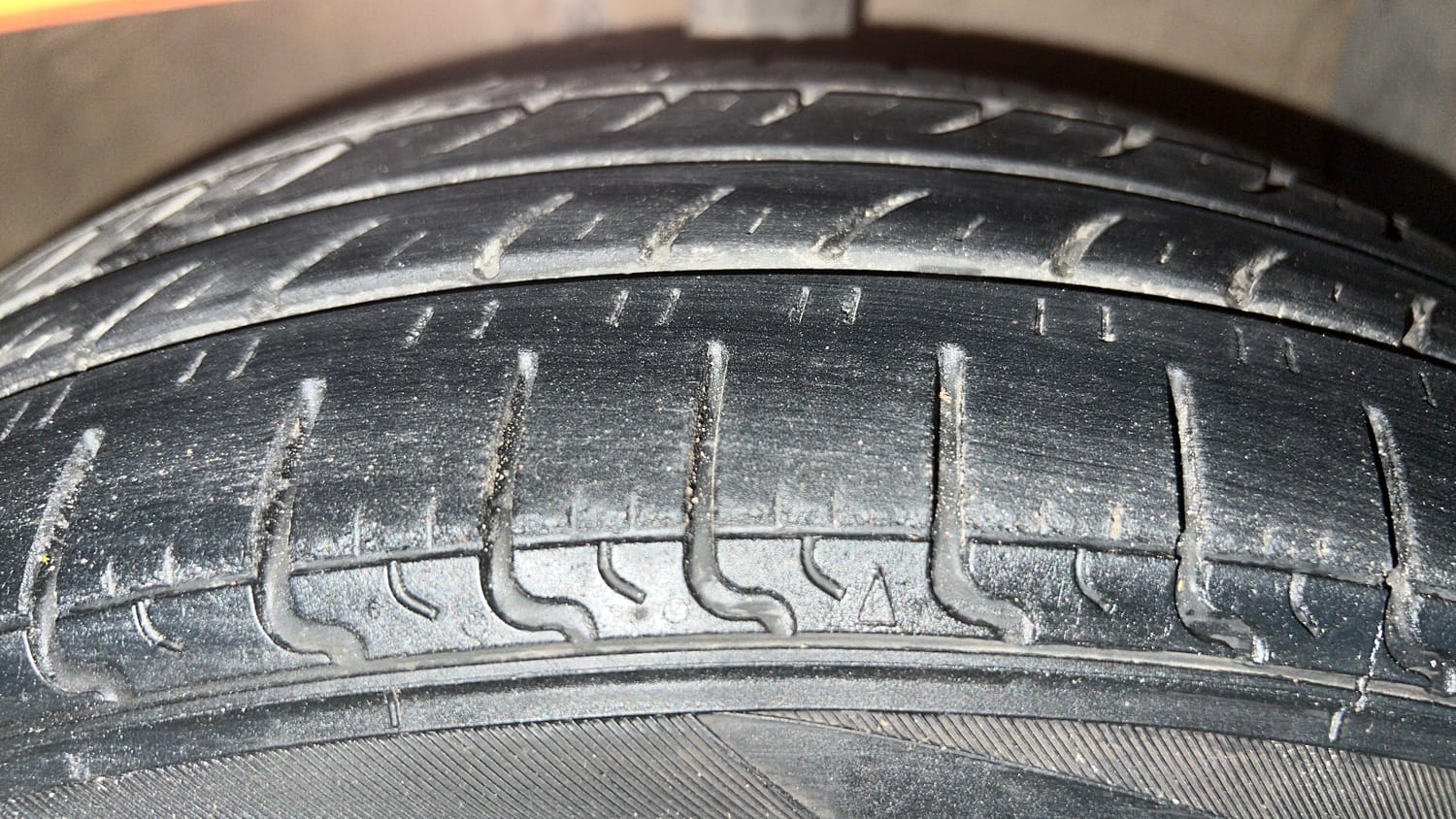 Used 2014 null Petrol Manual tyres RIGHT FRONT TYRE TREAD VIEW