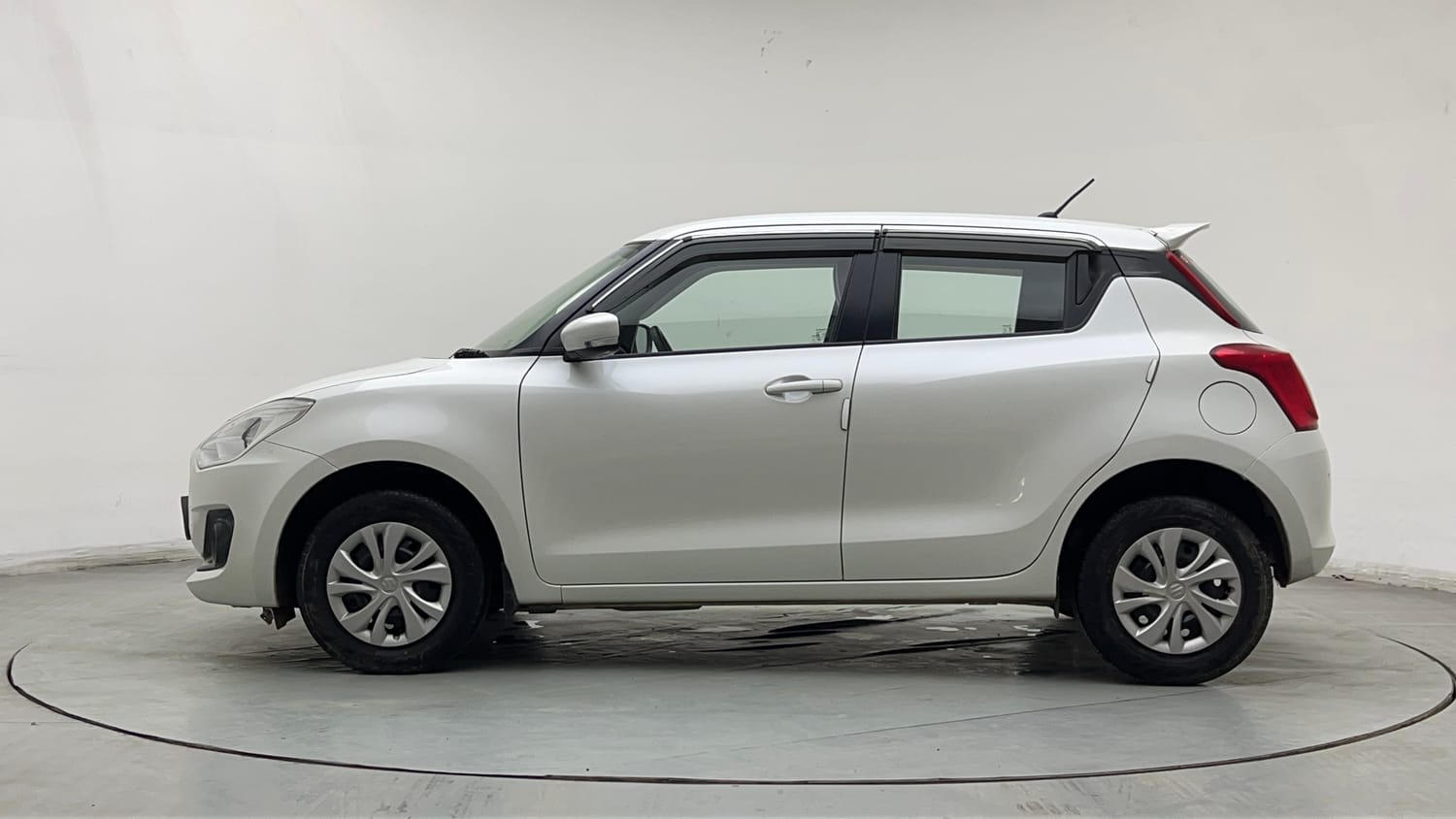 Used 2023 Maruti Suzuki Swift VXi Petrol Manual exterior LEFT SIDE VIEW