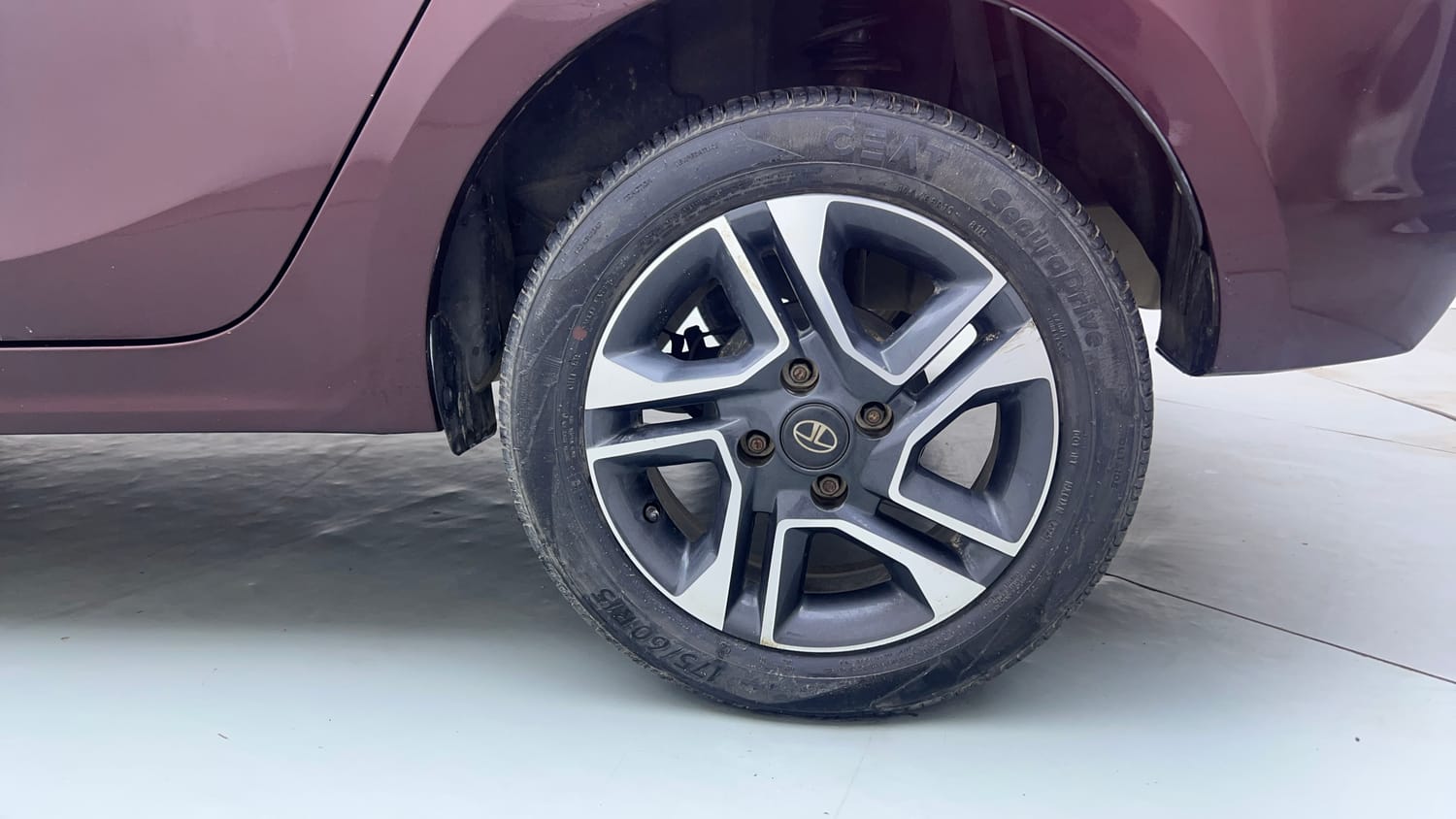Used 2022 Tata Tigor XZA Plus Petrol Automatic tyres LEFT REAR TYRE RIM VIEW