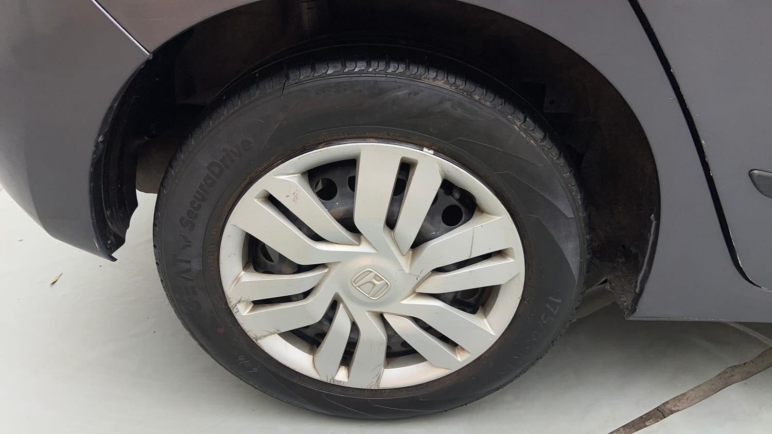 Used 2017 Honda Jazz S Petrol Petrol Manual tyres RIGHT REAR TYRE RIM VIEW