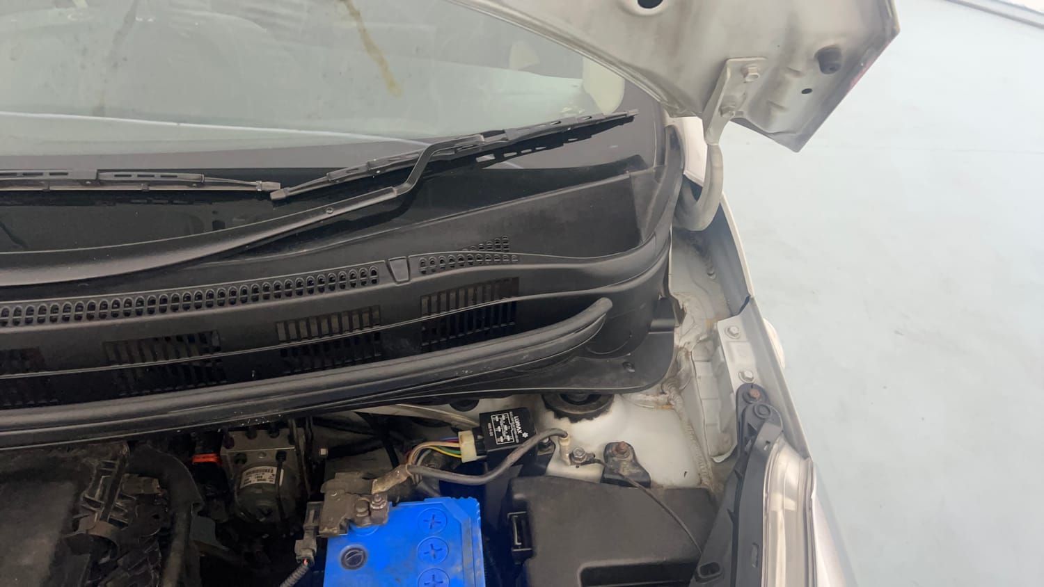 Used 2018 Hyundai Grand i10 Magna 1.2 Kappa VTVT Petrol Manual engine ENGINE LEFT SIDE HINGE & APRON VIEW