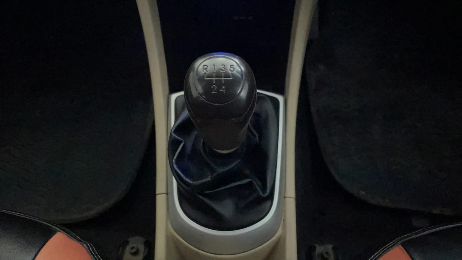 Used 2014 Hyundai Verna Fluidic 1.6 VTVT SX Petrol Manual interior GEAR  KNOB VIEW