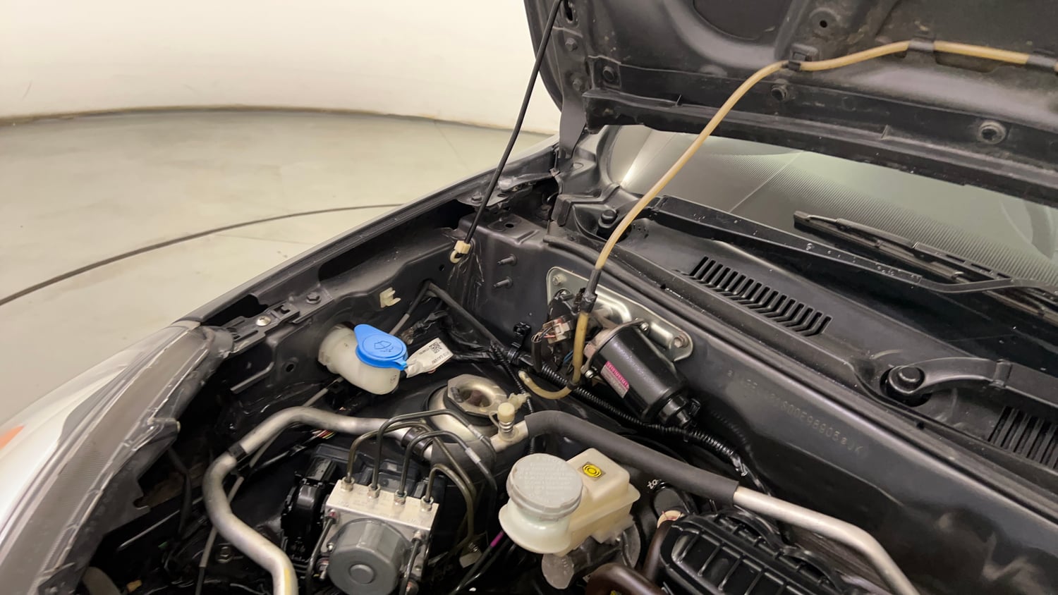 Used 2019 Maruti Suzuki Alto 800 VXi Petrol Manual engine ENGINE RIGHT SIDE HINGE & APRON VIEW
