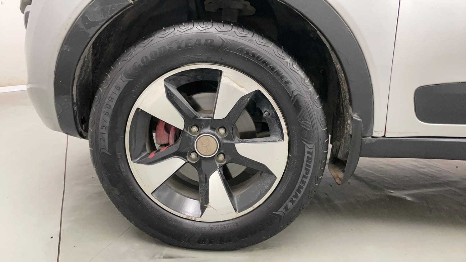 Used 2018 Tata Nexon XZ Plus Diesel Diesel Manual tyres LEFT FRONT TYRE RIM VIEW