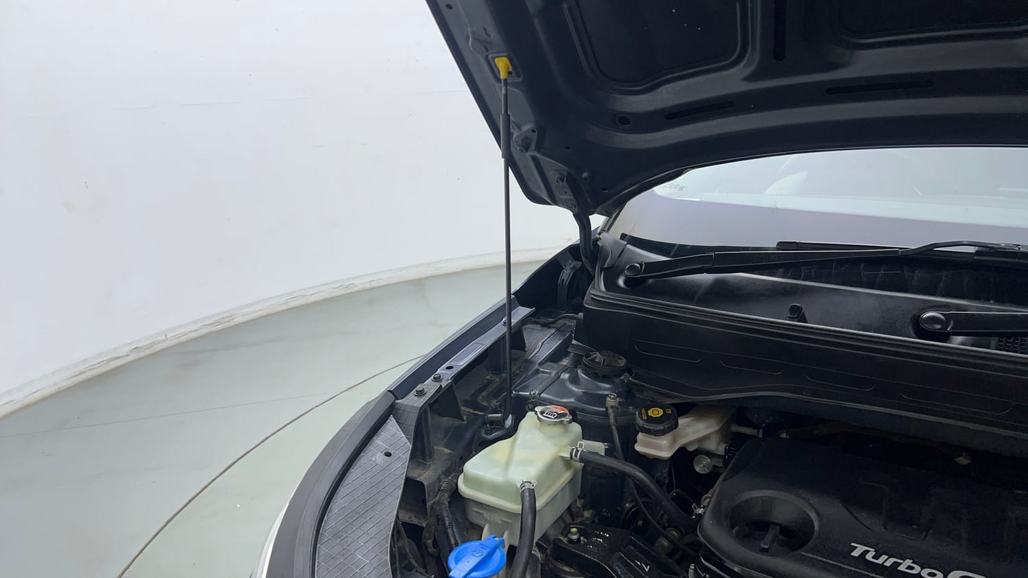 Used 2020 Hyundai Venue SX Plus 1.0 Turbo DCT Petrol Automatic engine ENGINE RIGHT SIDE HINGE & APRON VIEW