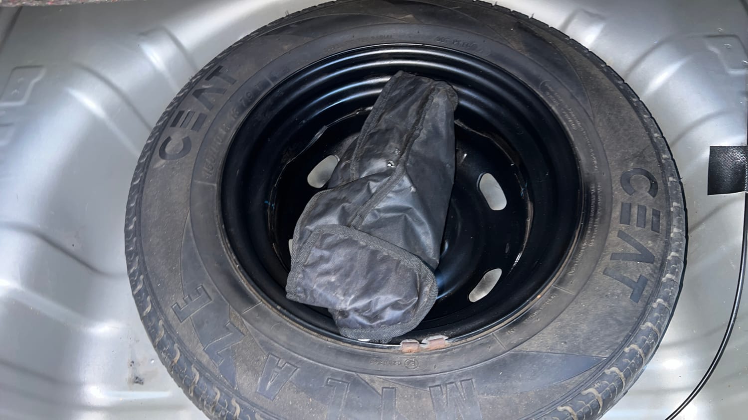 Used 2017 Renault Kwid RXT Petrol Manual tyres SPARE TYRE VIEW