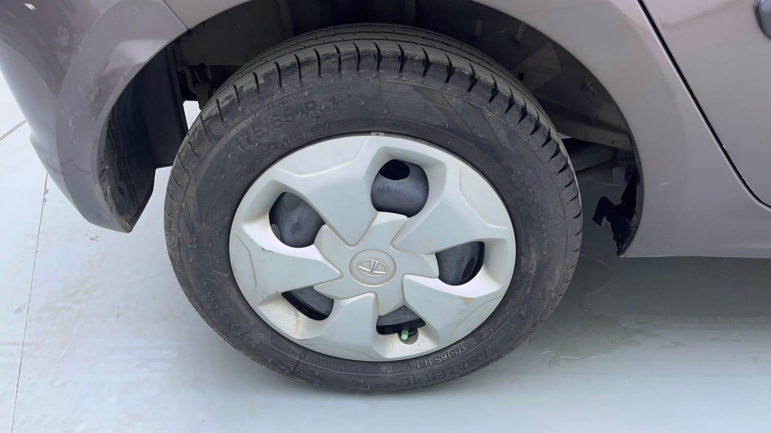 Used 2018 Tata Tiago Revotron XT Petrol Manual tyres RIGHT REAR TYRE RIM VIEW