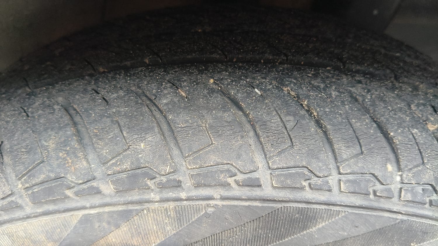 Used 2024 Hyundai Exter SX 1.2 MT Petrol Manual tyres LEFT REAR TYRE TREAD VIEW