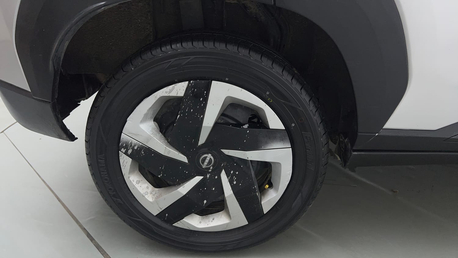 Used 2021 Nissan Magnite XL Petrol Manual tyres RIGHT REAR TYRE RIM VIEW