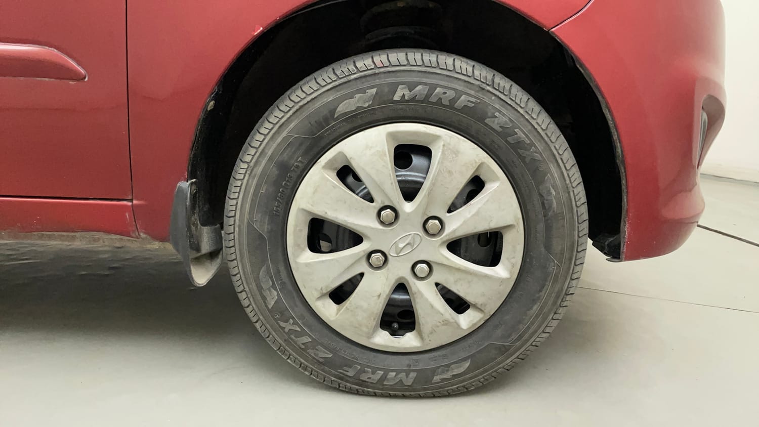 Used 2012 Hyundai i10 Sportz 1.2 AT Kappa2 Petrol Automatic tyres RIGHT FRONT TYRE RIM VIEW