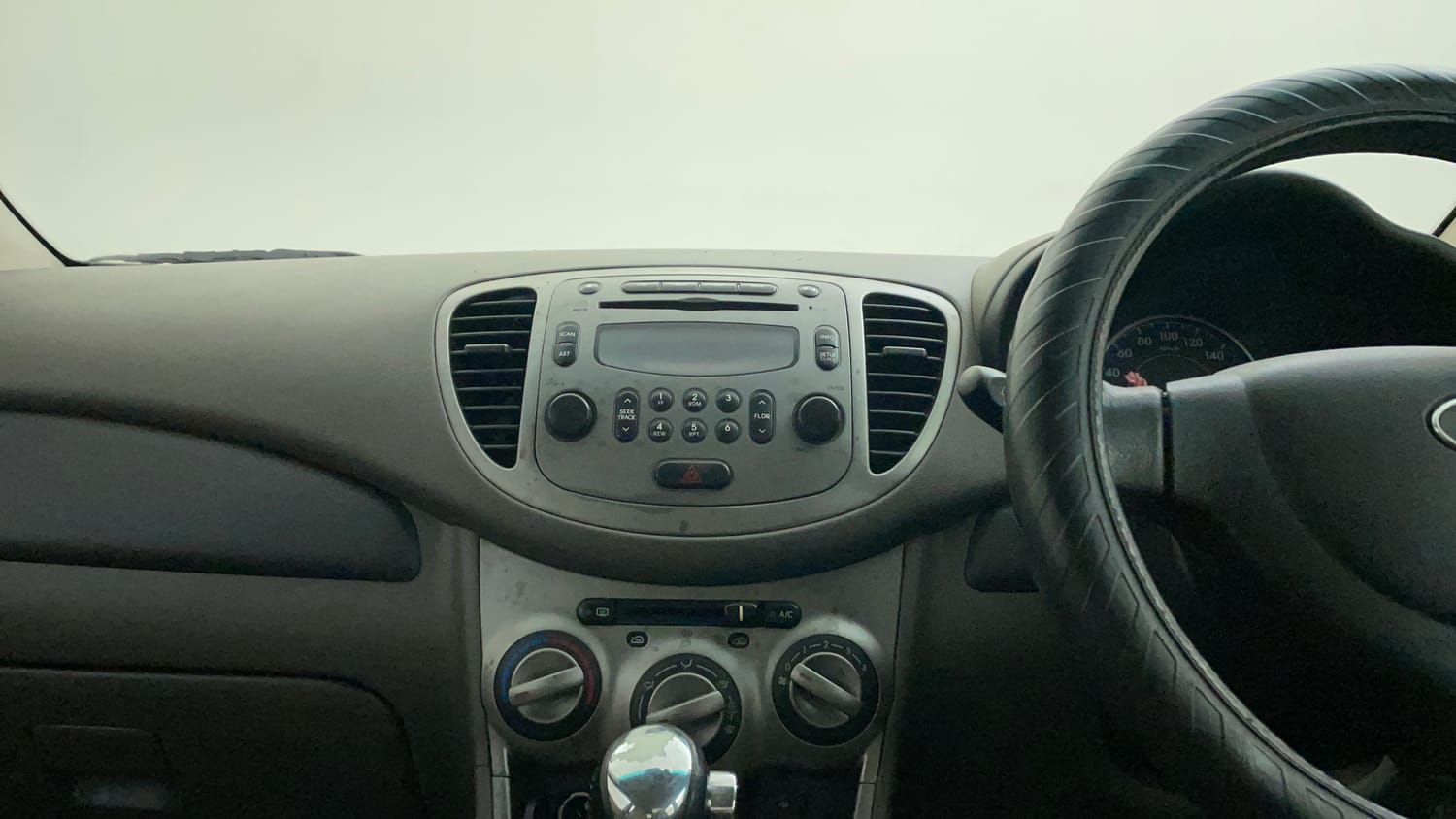 Used 2012 Hyundai i10 Sportz 1.2 AT Kappa2 Petrol Automatic interior MUSIC SYSTEM & AC CONTROL VIEW