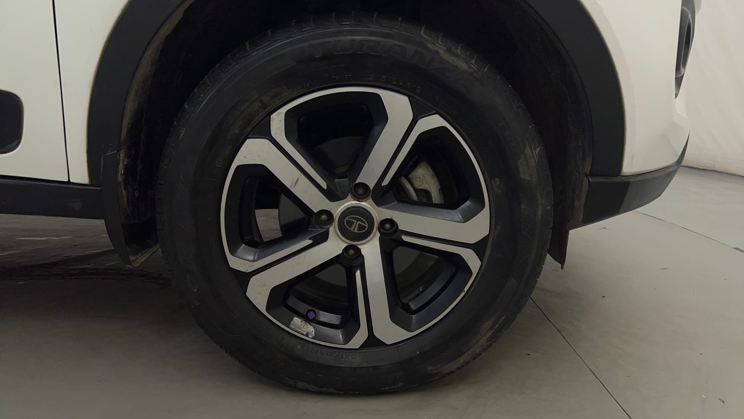 Used 2022 Tata Nexon XZA Plus (Premium) Petrol Automatic tyres RIGHT FRONT TYRE RIM VIEW