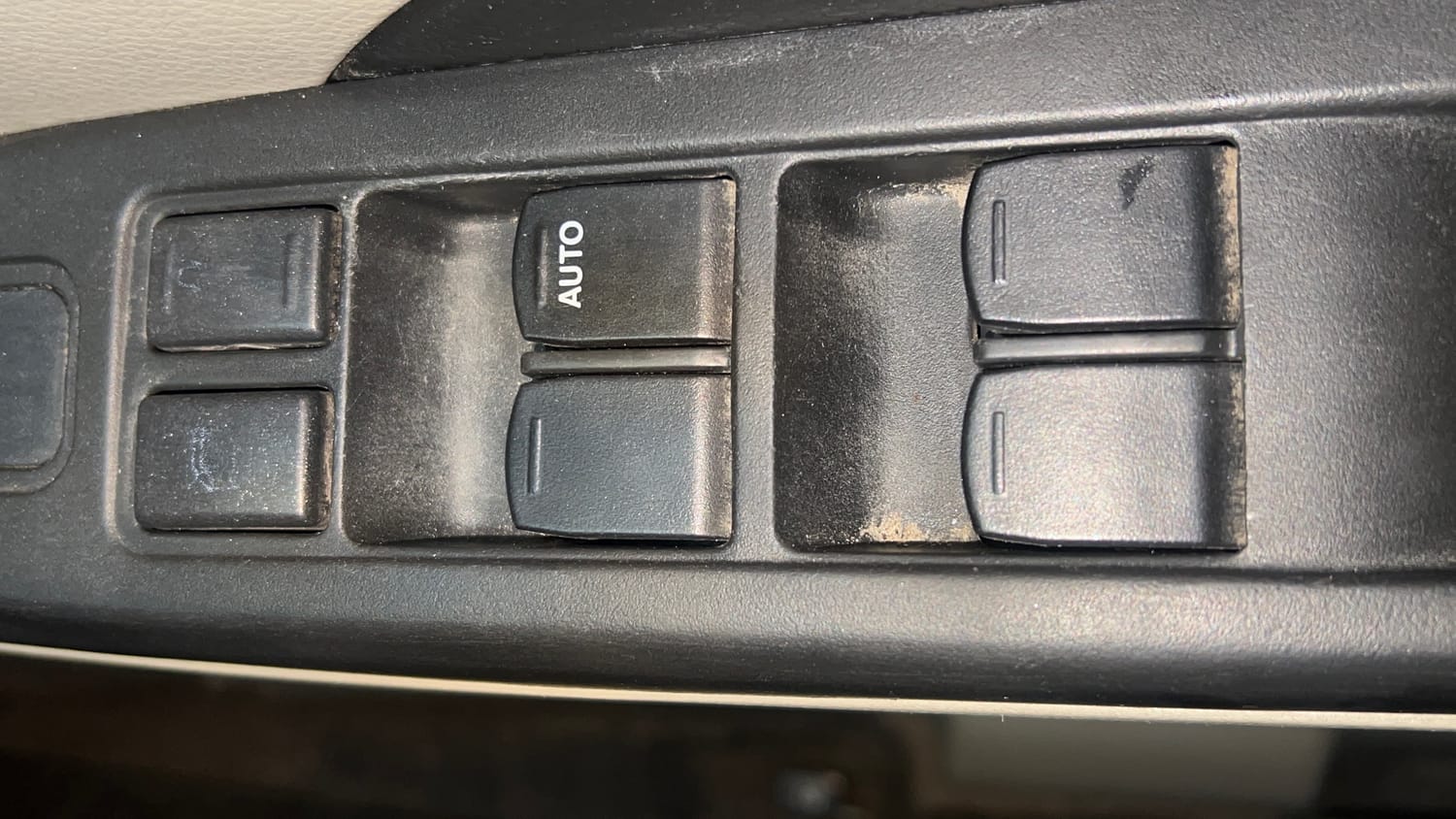 Used 2015 Maruti Suzuki Celerio VXi AMT Petrol Automatic top_features Power windows