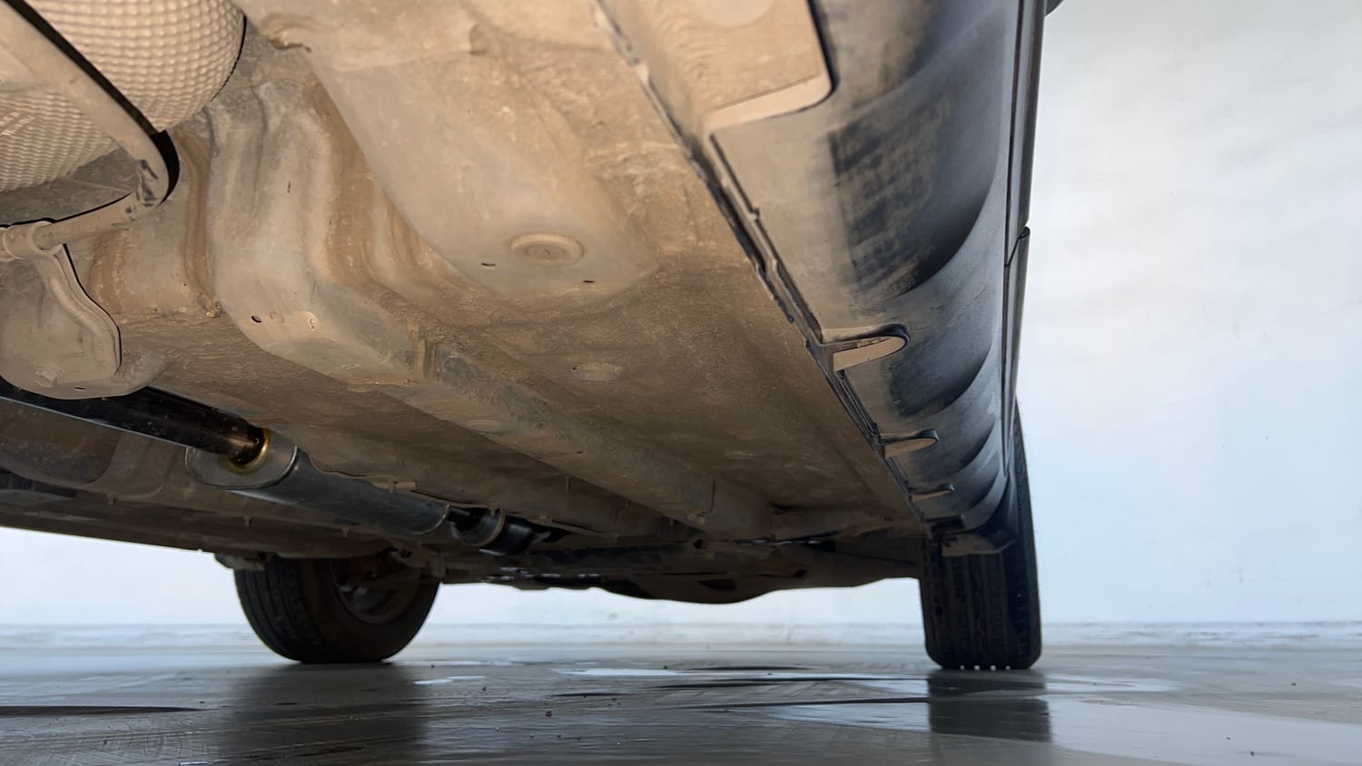 Used 2020 Hyundai Venue SX Plus 1.0 Turbo DCT Petrol Automatic extra REAR RIGHT UNDERBODY VIEW