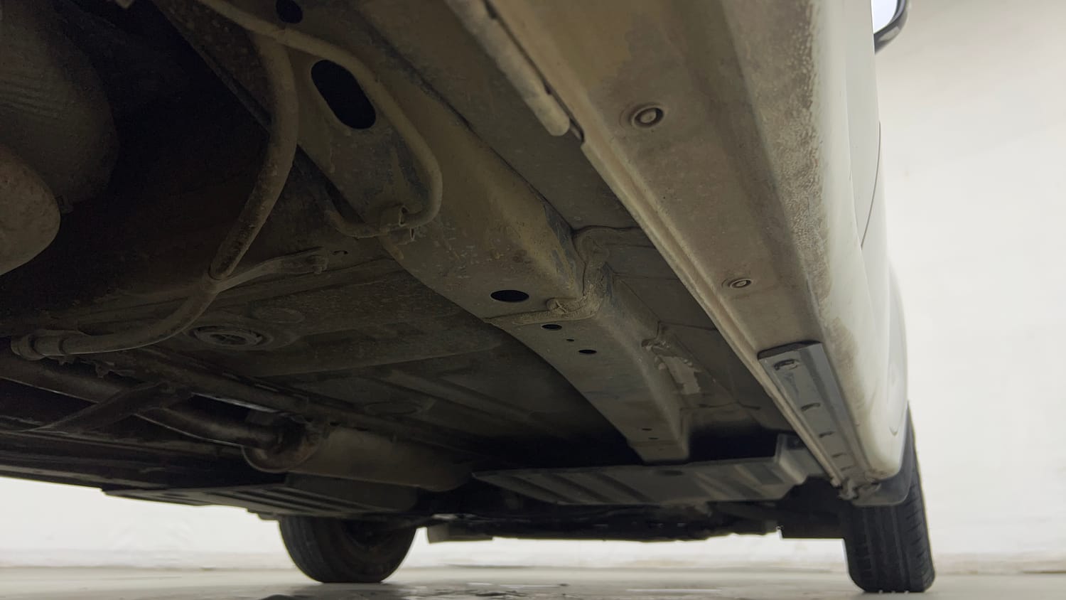 Used 2023 Maruti Suzuki Swift VXi Petrol Manual extra REAR RIGHT UNDERBODY VIEW