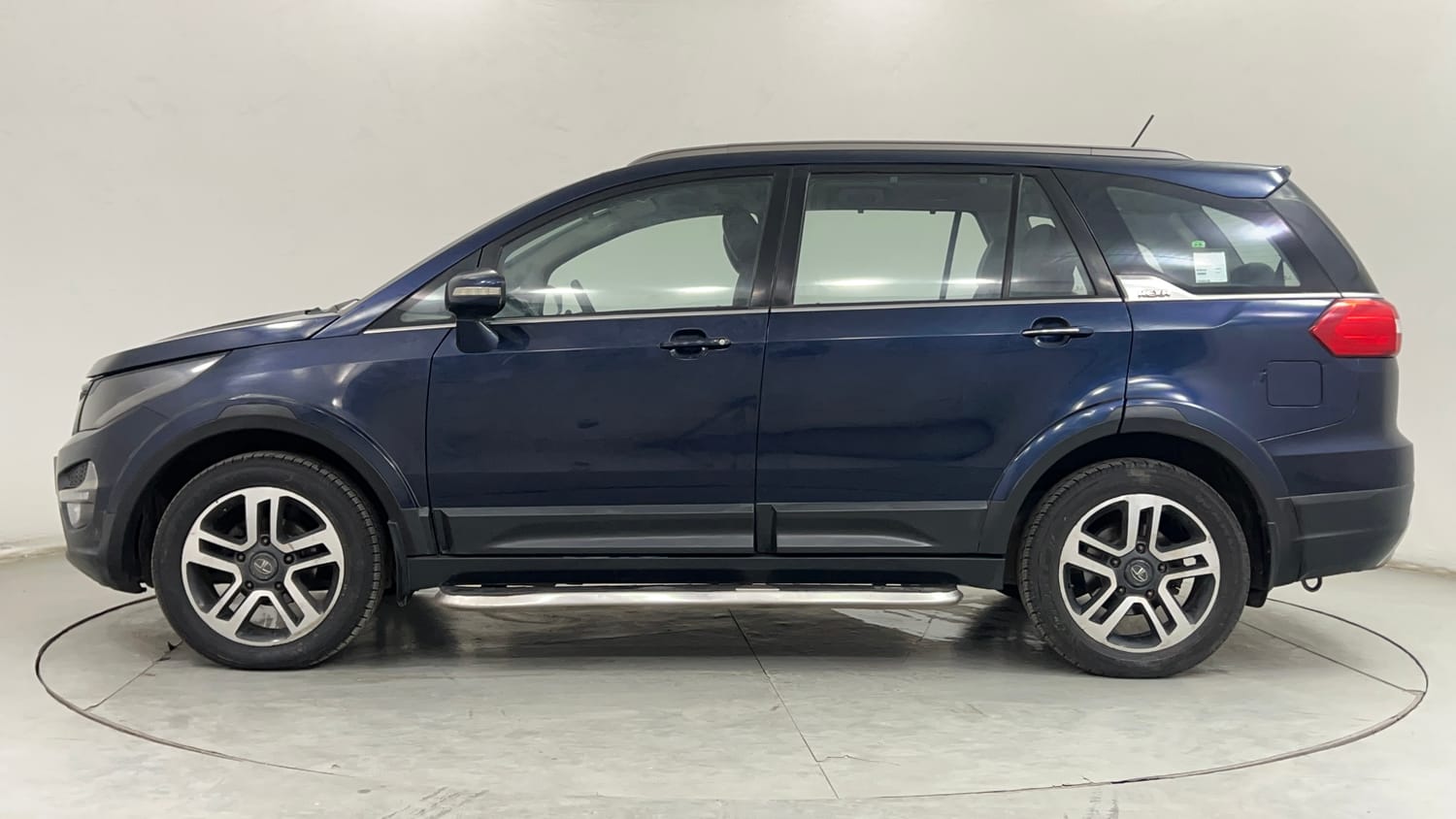 Used 2018 Tata Hexa XT 4x2 7 STR Diesel Manual exterior LEFT SIDE VIEW