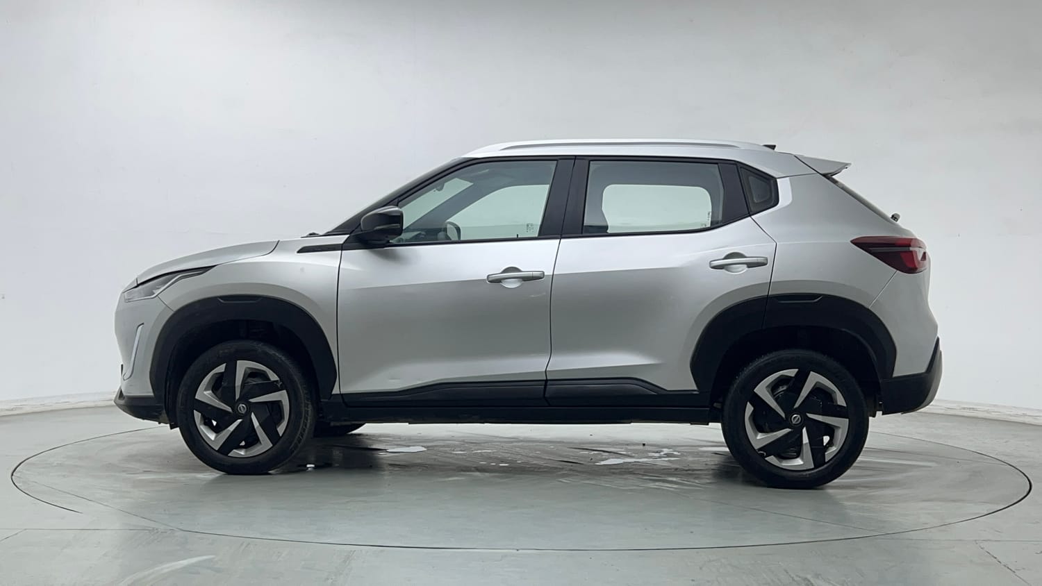 Used 2021 Nissan Magnite XL Petrol Manual exterior LEFT SIDE VIEW