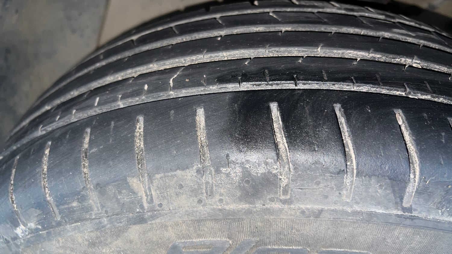 Used 2018 Tata Nexon XM Petrol Manual tyres LEFT FRONT TYRE TREAD VIEW