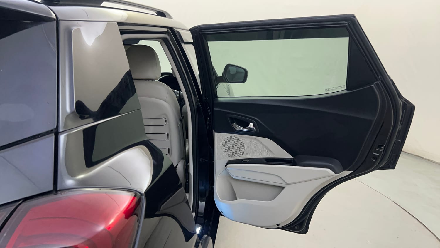 Used 2022 Mahindra XUV 300 W8 (O) 1.2 Petrol Petrol Manual interior RIGHT REAR DOOR OPEN VIEW