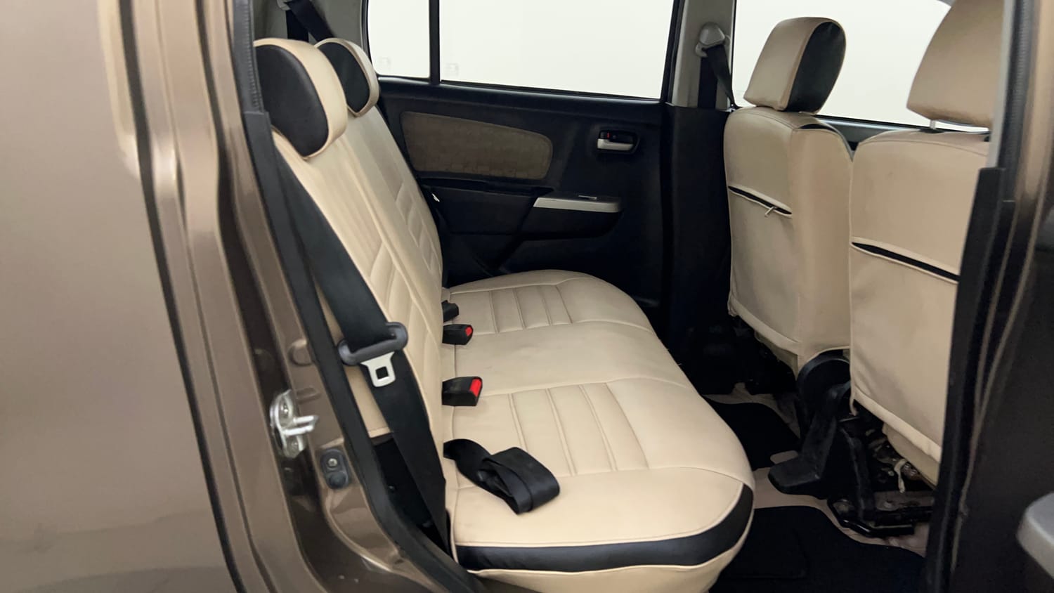 Used 2013 Maruti Suzuki Wagon R VXI Petrol Manual interior RIGHT SIDE REAR DOOR CABIN VIEW