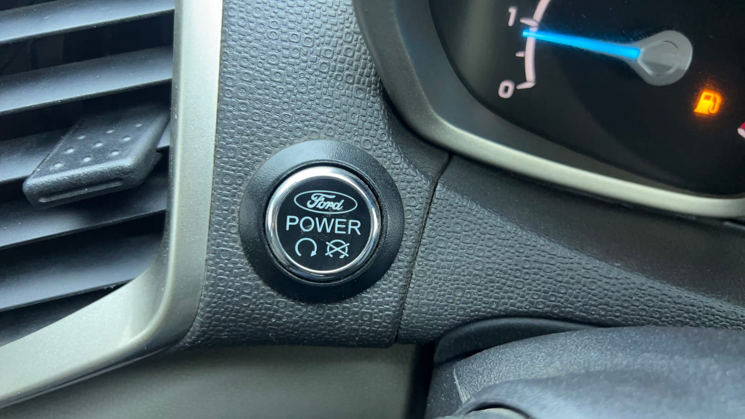 Used 2016 Ford EcoSport Titanium 1.5L Ti-VCT AT Petrol Automatic top_features Keyless start