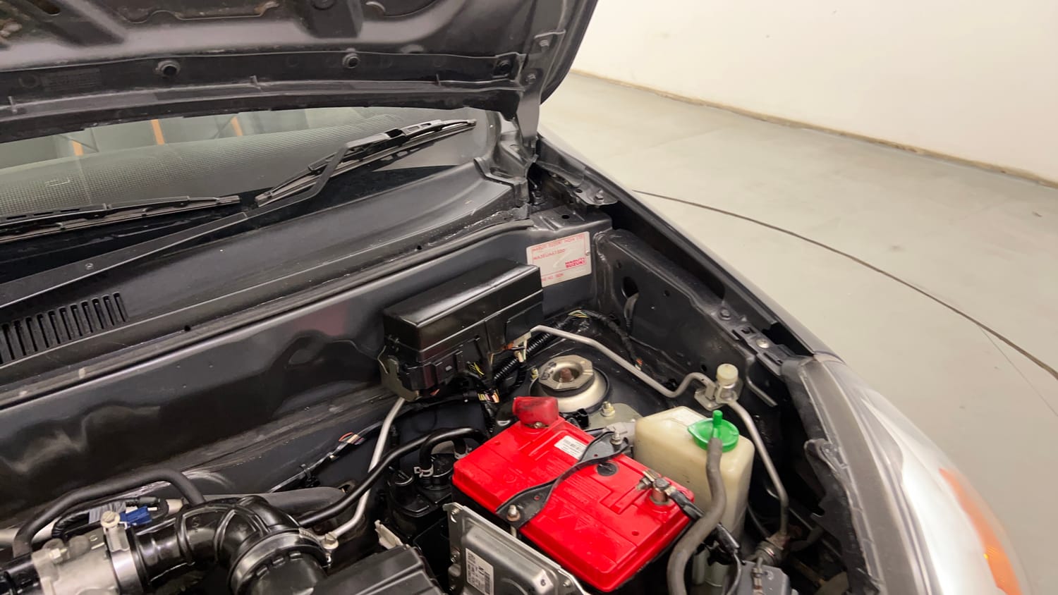 Used 2019 Maruti Suzuki Alto 800 VXi Petrol Manual engine ENGINE LEFT SIDE HINGE & APRON VIEW