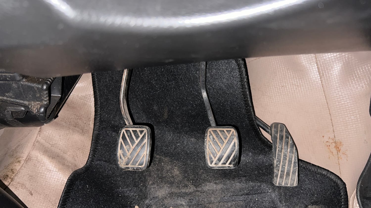 Used 2013 Maruti Suzuki Wagon R VXI Petrol Manual interior PEDALS VIEW