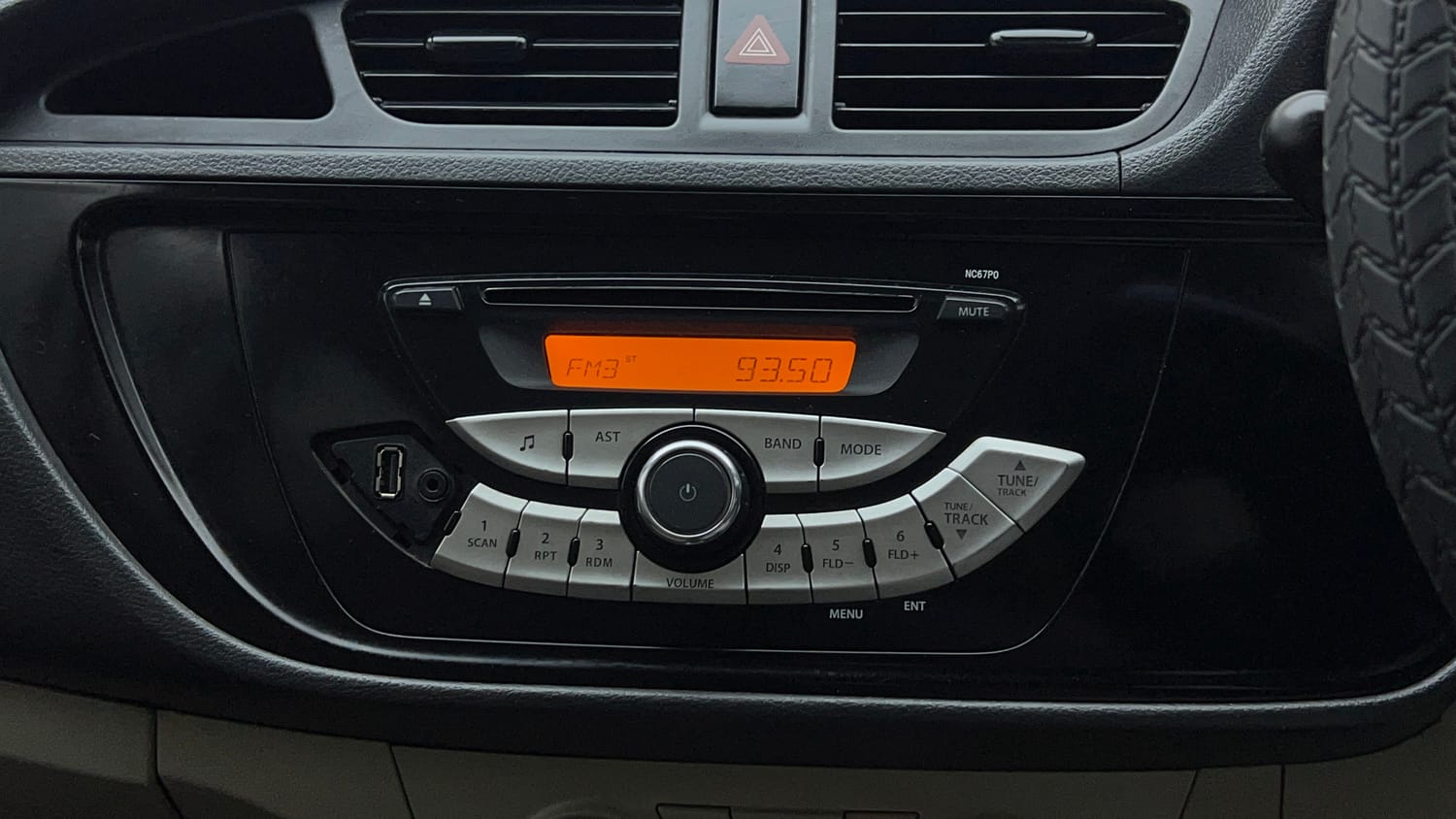 Used 2015 Maruti Suzuki Alto K10 VXi Petrol Manual top_features Integrated (in-dash) music system