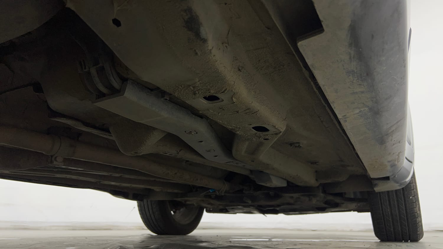 Used 2021 Jeep Compass Model S (O) 1.4 Petrol DCT Petrol Automatic extra REAR RIGHT UNDERBODY VIEW