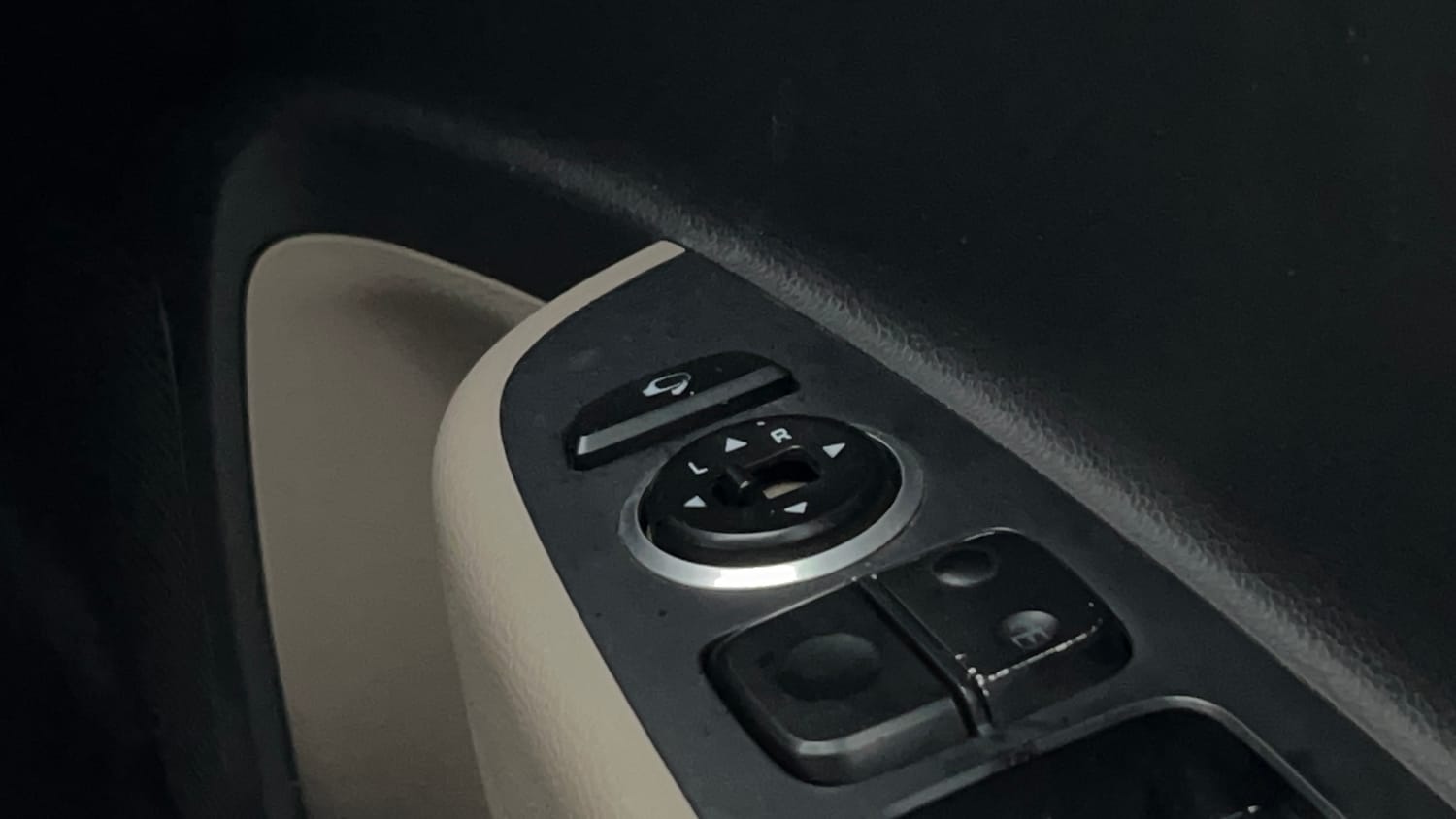 Used 2014 null Petrol Manual top_features Adjustable ORVM