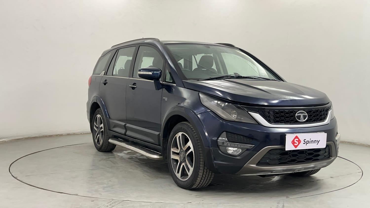 Used 2018 Tata Hexa XT 4x2 7 STR Diesel Manual exterior RIGHT FRONT CORNER VIEW