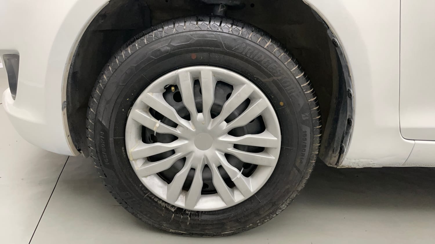 Used 2013 Maruti Suzuki Swift VXi Petrol Manual tyres LEFT FRONT TYRE RIM VIEW