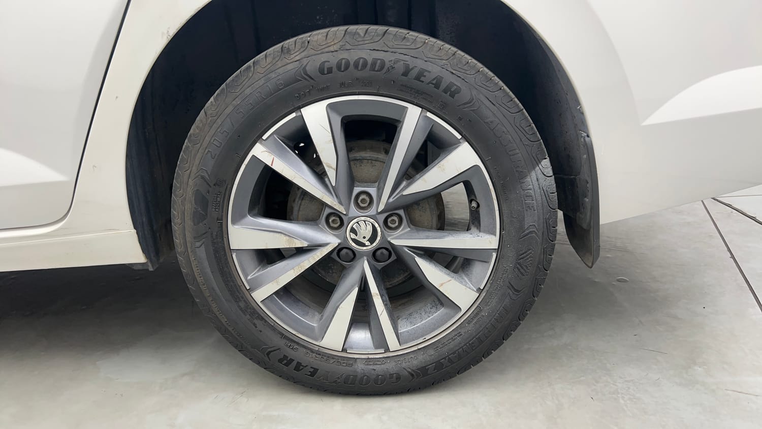 Used 2022 Skoda Slavia Style 1.0L TSI MT Petrol Manual tyres LEFT REAR TYRE RIM VIEW