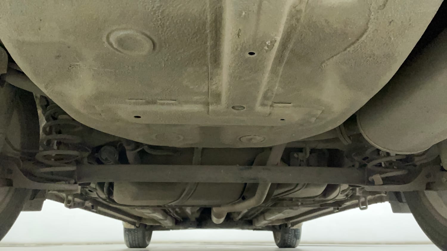 Used 2017 Maruti Suzuki Ciaz Alpha 1.4 AT Petrol Automatic extra REAR UNDERBODY VIEW (TAKEN FROM REAR)