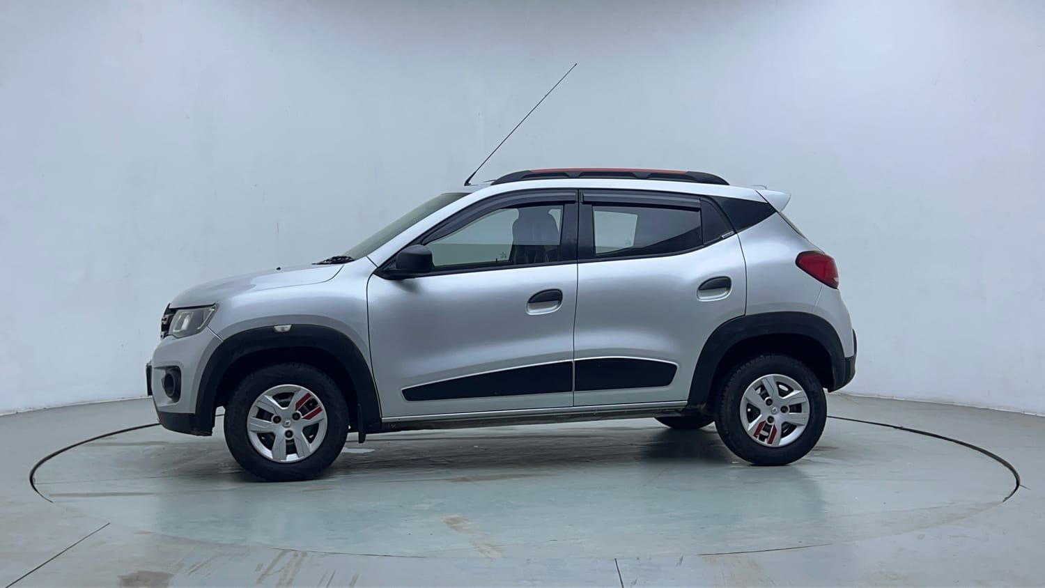 Used 2017 Renault Kwid RXT Petrol Manual exterior LEFT SIDE VIEW
