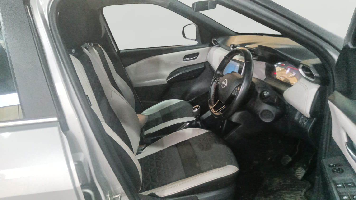 Used 2025 Nissan Magnite Tekna B4D 1.0 Petrol MT Petrol Manual interior RIGHT SIDE FRONT DOOR CABIN VIEW