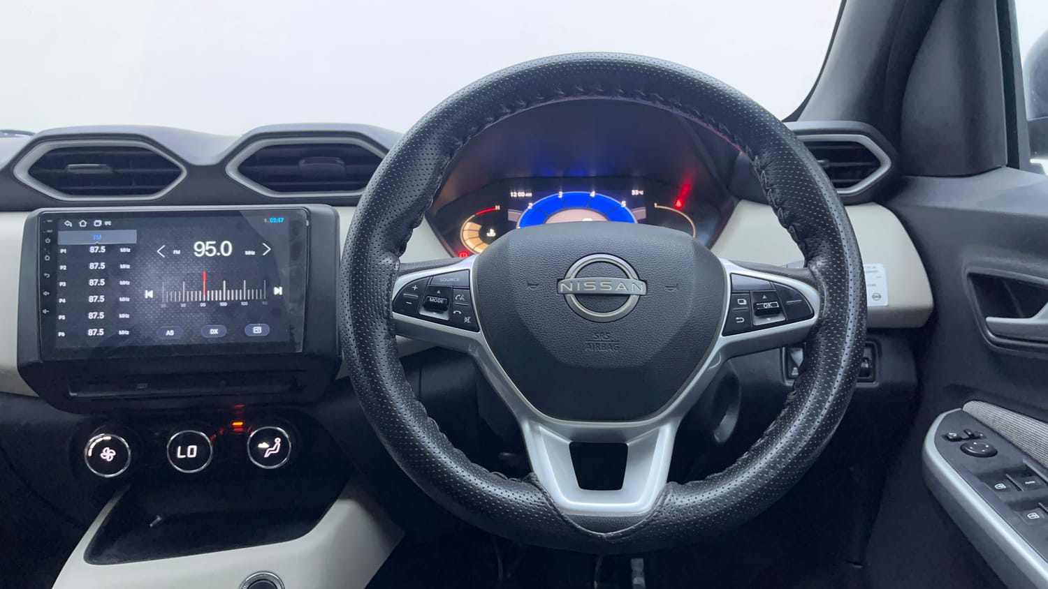 Used 2023 Nissan Magnite XV Petrol Manual interior STEERING VIEW
