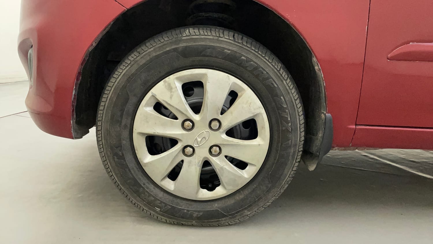 Used 2012 Hyundai i10 Sportz 1.2 AT Kappa2 Petrol Automatic tyres LEFT FRONT TYRE RIM VIEW