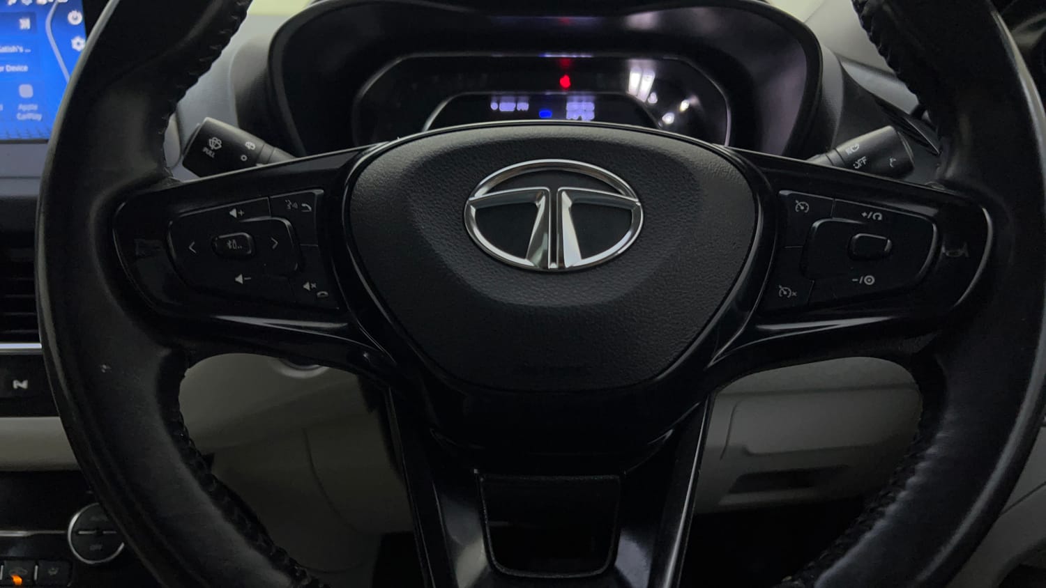 Used 2022 Tata Nexon XZA Plus (Premium) Petrol Automatic top_features Airbags