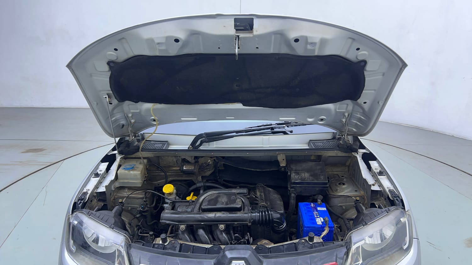 Used 2017 Renault Kwid RXT Petrol Manual engine ENGINE & BONNET OPEN FRONT VIEW