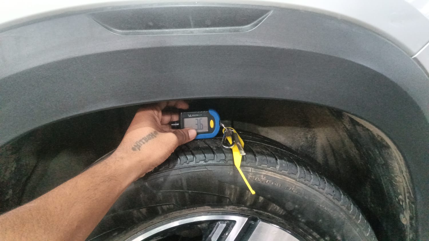 Used 2025 Nissan Magnite Tekna B4D 1.0 Petrol MT Petrol Manual tyres RIGHT FRONT TYRE TREAD VIEW
