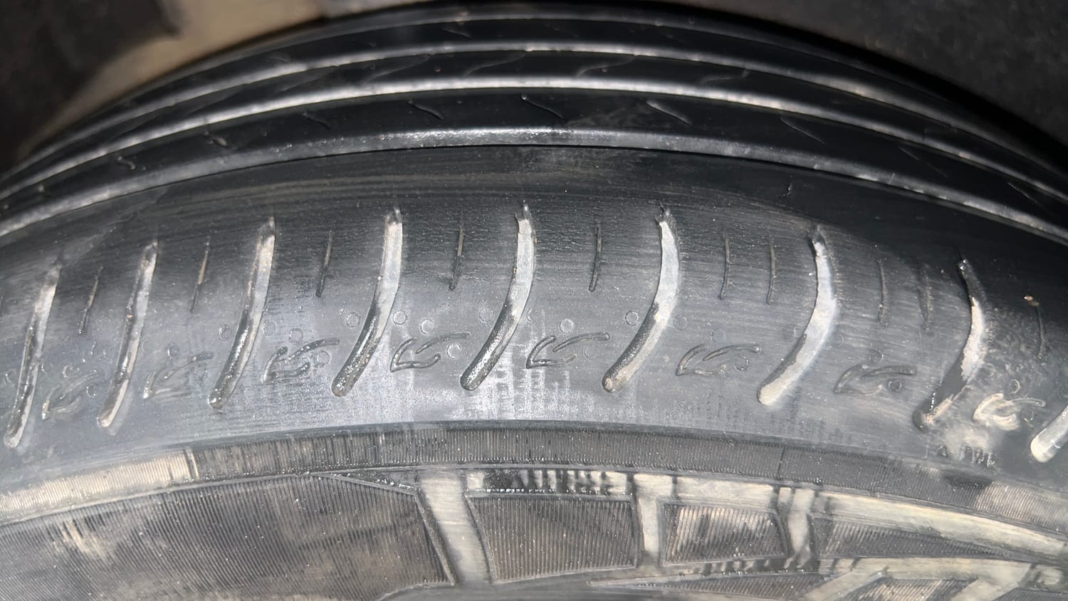 Used 2024 Kia Carens Luxury Plus 1.5 Turbo Petrol DCT 7 STR Petrol Automatic tyres RIGHT REAR TYRE TREAD VIEW