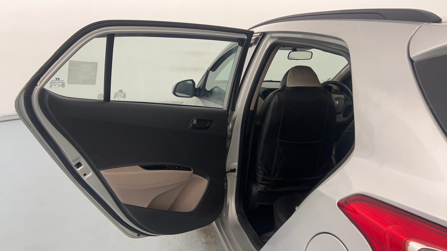 Used 2018 Hyundai Grand i10 Magna 1.2 Kappa VTVT Petrol Manual interior LEFT REAR DOOR OPEN VIEW