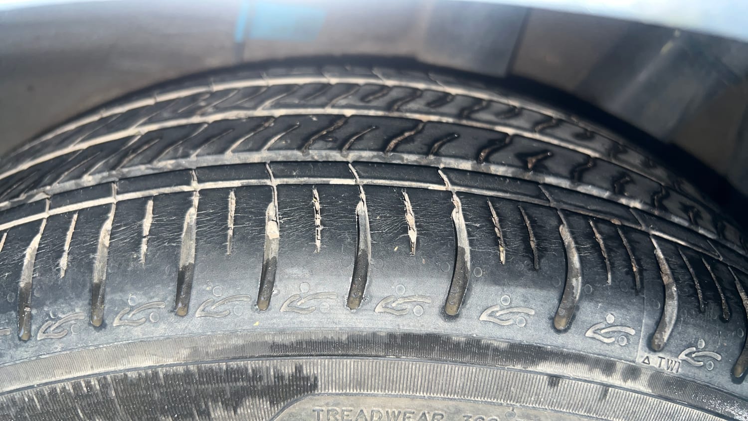 Used 2024 Hyundai Aura SX 1.2 CNG Cng Manual tyres LEFT REAR TYRE TREAD VIEW