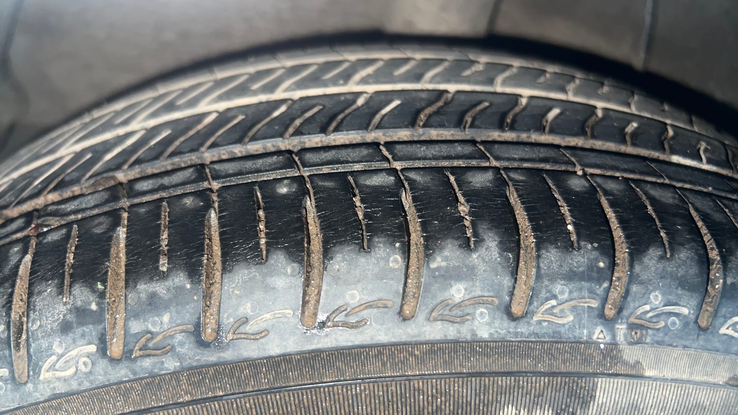 Used 2024 Hyundai Aura SX 1.2 CNG Cng Manual tyres RIGHT REAR TYRE TREAD VIEW