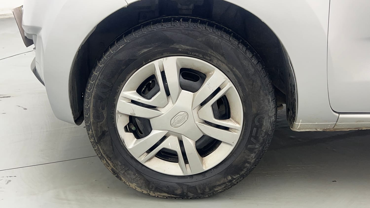 Used 2017 Datsun Redi-GO S Petrol Manual tyres LEFT FRONT TYRE RIM VIEW