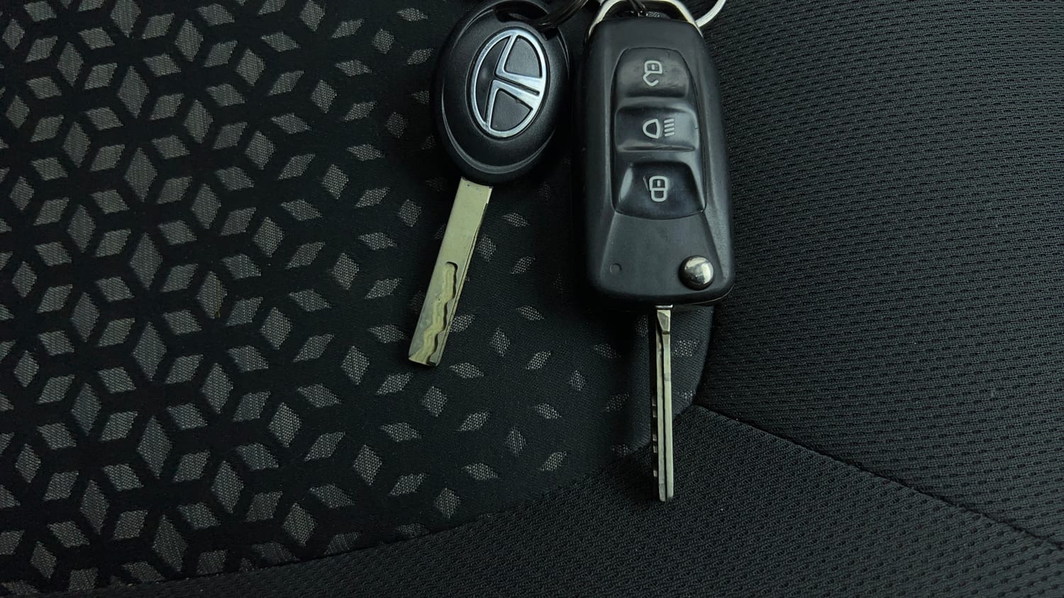Used 2018 Tata Nexon XM Petrol Manual extra CAR KEY VIEW